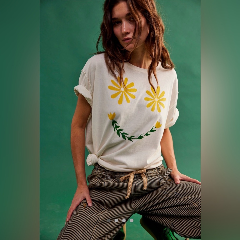 NWOT We The Free Sunshine Smiles Tee, Size S